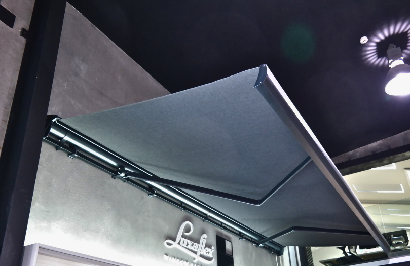 Luxaflex Te Ra Viento Awning - Stock Blind