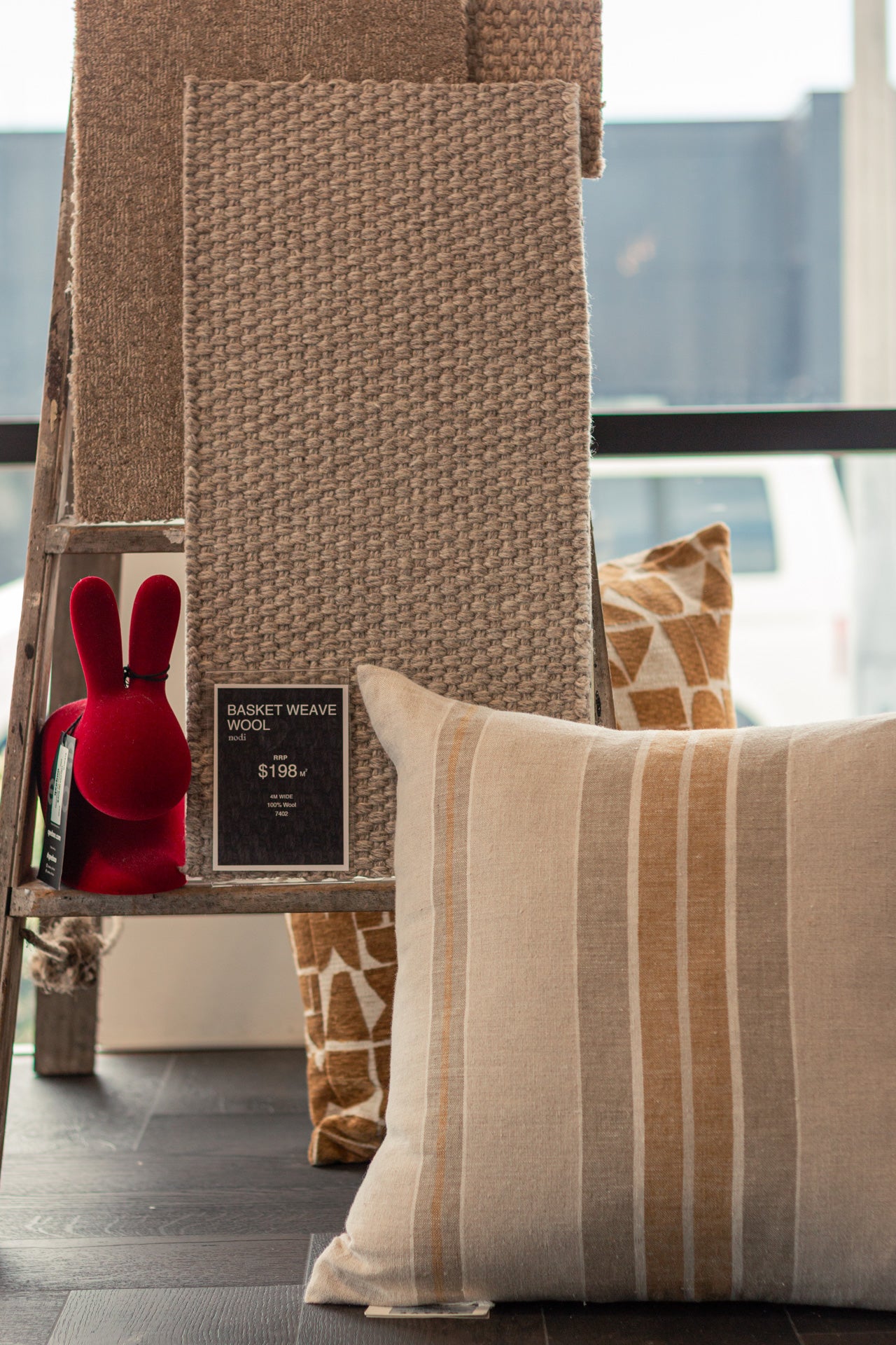 Qeeboo Rabbit XS Book End Velvet Finish - Red