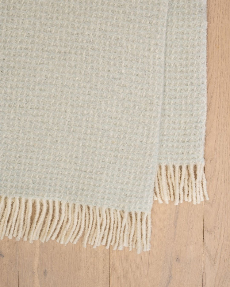 Breckon Throw - Mineral